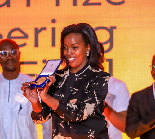 Esther Kimani with the Africa Prize medal