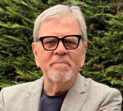 Headshot of Professor Peter Cummings FREng