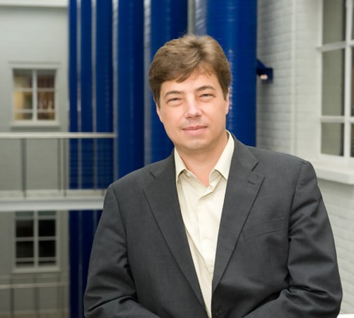 Headshot of Professor Anatoly Zayats FREng